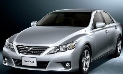 是丰田锐志.这个车在日本叫做markx,日本原型车的标志就是x.