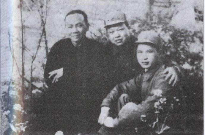 开国中将邓逸凡:1950年他接受秘密任务,2年后妻子为何提出离婚
