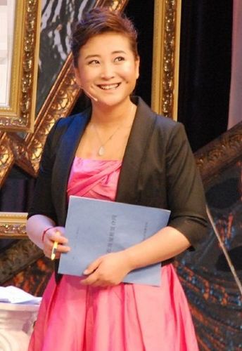 > 贾玲可爱酒窝美图(5/11)