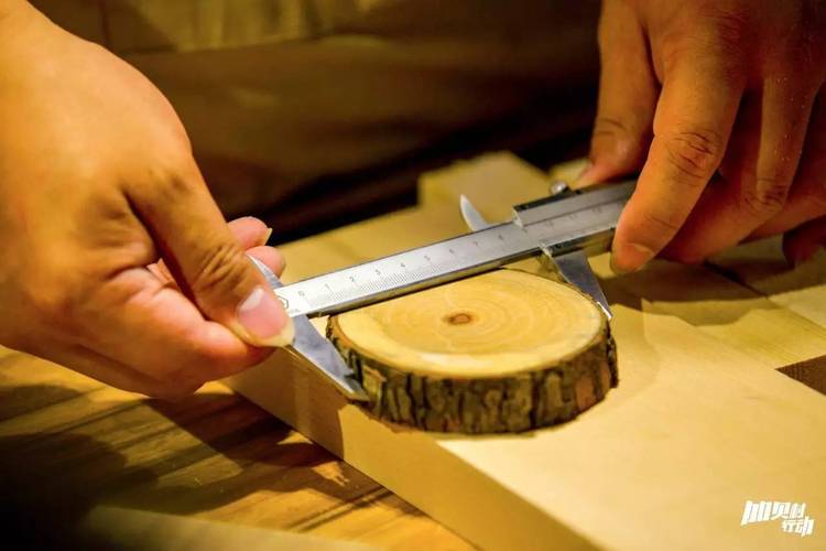 细木工活,要分毫不差——加贝村木工主题课开课啦