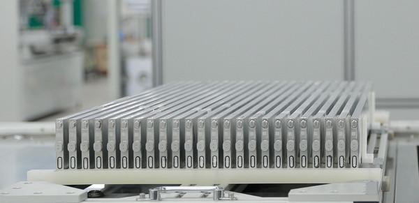 "刀片电池",并且目前搭载比亚迪电池的特斯拉车型已经进入c样测试阶段