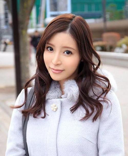 31岁女星樱井彩是日本知名艺人,凭借着出色的外形圈粉无数.