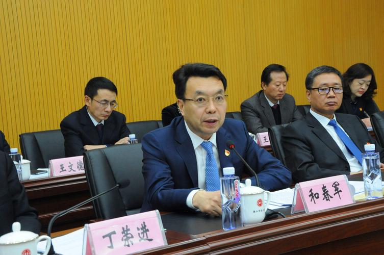 市总工会第二十二届五次全委会召开 和春军当选市总工会主席