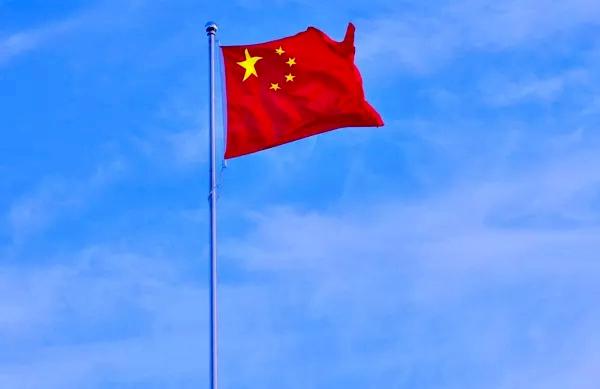 学校隆重举行新学期升国旗仪式