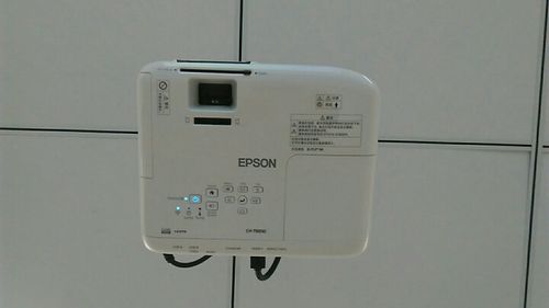 爱普生(epson)cb-s31 办公 投影机 投影仪(svga分辨率 3200流明 hdmi)