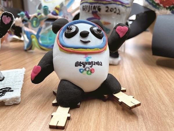 学生上交寒假作业 "冬奥"作品成爆款