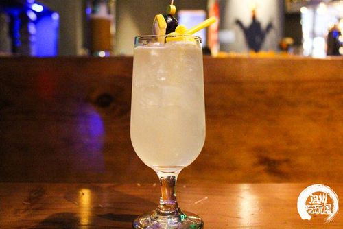 金菲士该款酒是以金酒为基酒,加入鲜榨柠檬汁最后加入苏打水的鸡尾酒