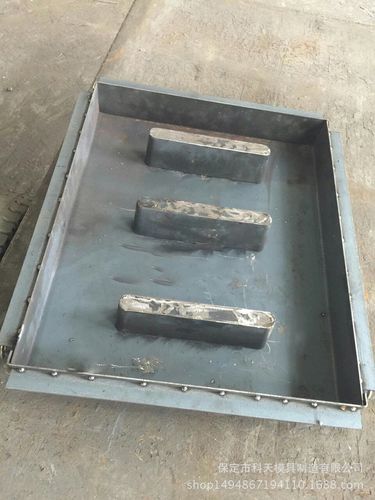 高速公路路缘带孔式排水沟塑料模具 矩形边沟盖板模具 定制定做