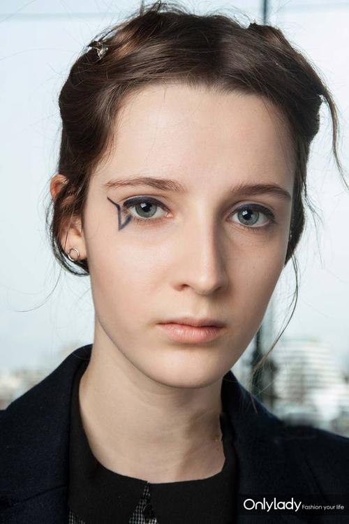 安东尼·瓦卡莱洛 (anthony vaccarello) 2015秋冬巴黎时装周秀场妆发