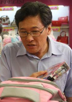 柳毅  演员 王志华  柳丝语的父亲,浙江人,大学学历,前驻英语国家
