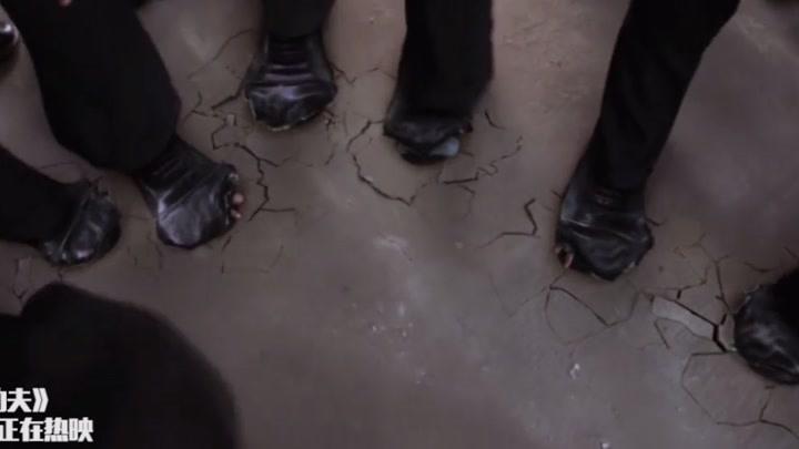 功夫:星爷神技认真反复踩脚指,火云邪神看了直呼小孩才玩的把戏