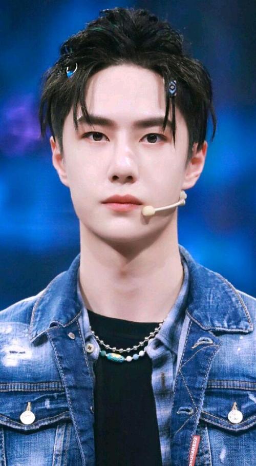 王一博图片,一身街头风充满个性又酷帅的街头少年