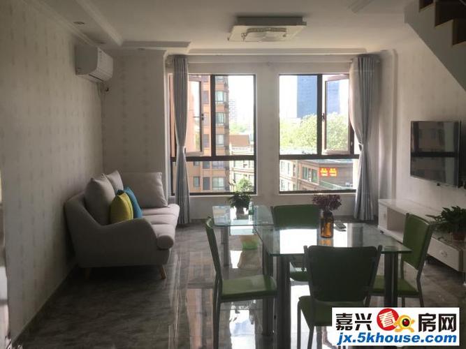 杉杉印象复式公寓从未出租,家电家具齐全,随时看房