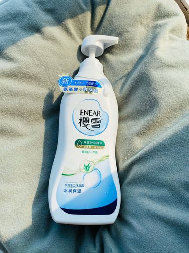 樱雪沐浴露,给我水润肌的感觉_沐浴露_水润_氨基酸_玻尿酸_护肤精华