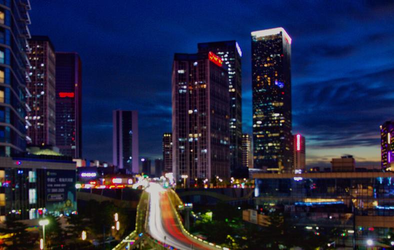 广州番禺南村街景夜色