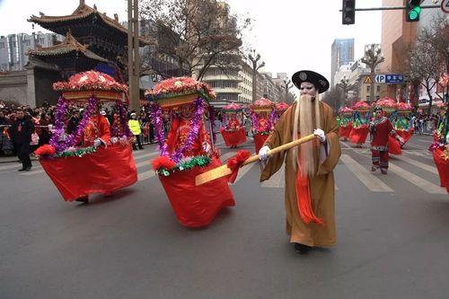 秦州"社火"闹龙城,三千演员展风采,六万市民现场看,网络直播观众破