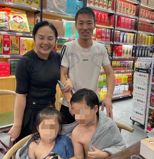 郑州暴雨中砸车窗救出祖孙三人市民李坤朋成头条好心人