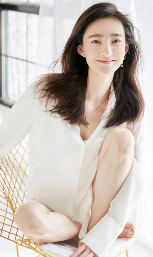 王丽坤(claudia),1985年3月22号出生于内蒙古自治区赤峰市翁牛特旗