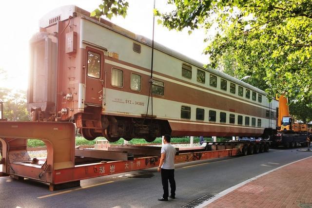 近日,型号为syz25b的双层空调硬座客车正式落户山东职业学院,"列车