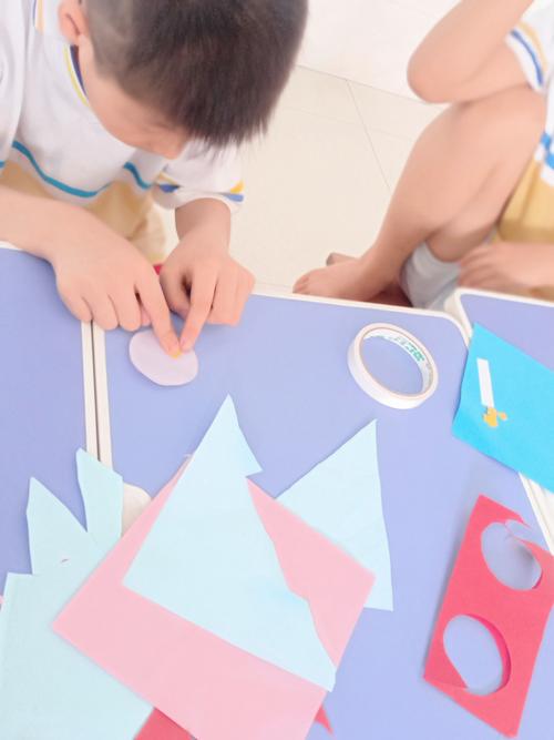 手工制作:图形宝宝拼成的房子