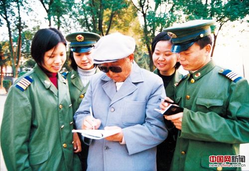 空军某指挥所"老战士报告团"学习践行合格党员纪实