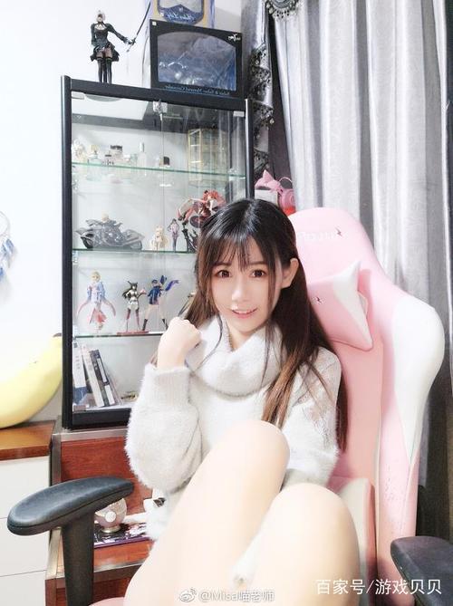 二次元大美女misa喵老师:上半身毛衣,下半身光腿!