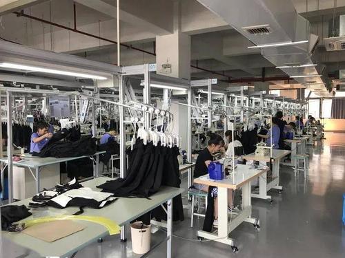 这家服装企业生产线满负荷运转,还准备投入羽绒服生产