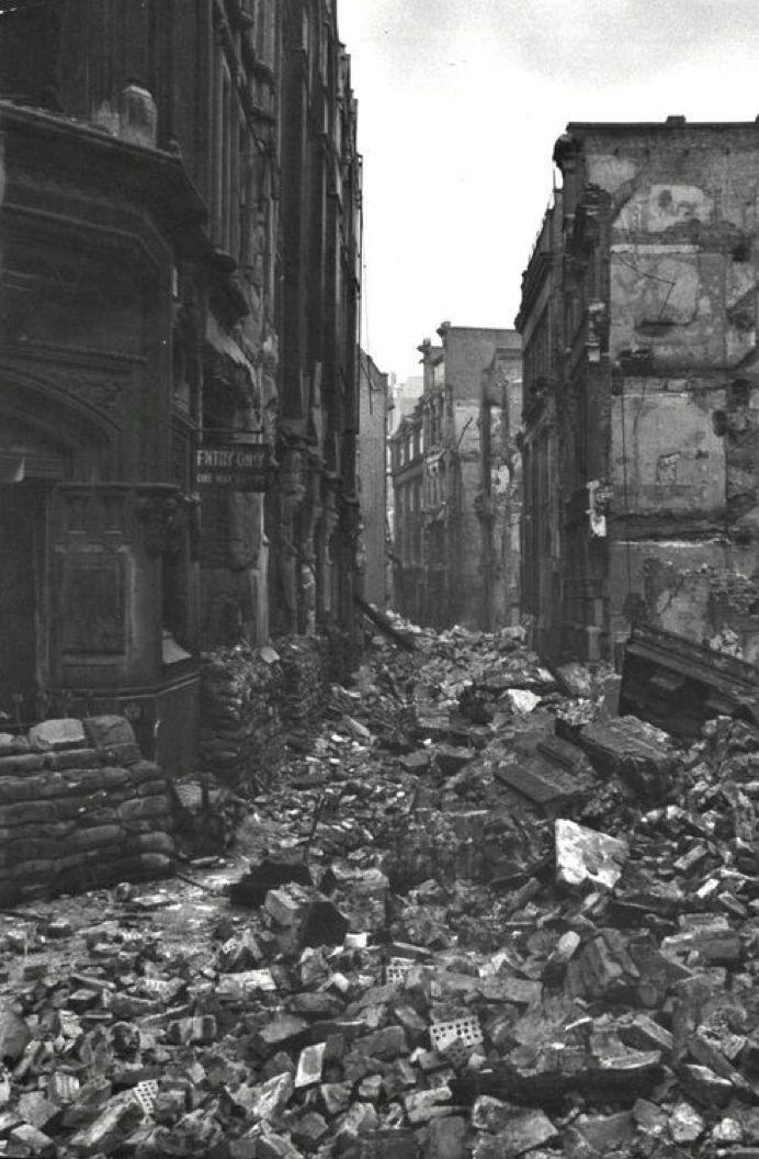 叙利亚战争后的城市建筑对比,满地废墟浓烟弥漫_11