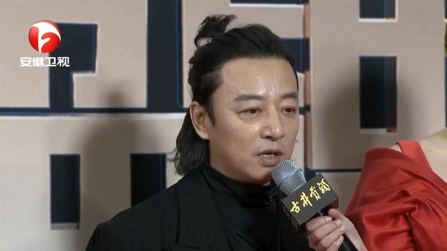 国剧盛典司藤导演李木戈登场机智回答张彬彬的问题2021国剧盛典红毯