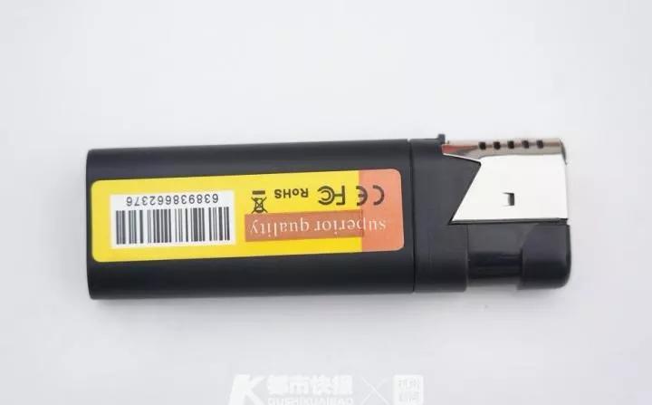 看起来很普通的打火机,里面暗藏玄机:打火机上有一个小小的孔,里面