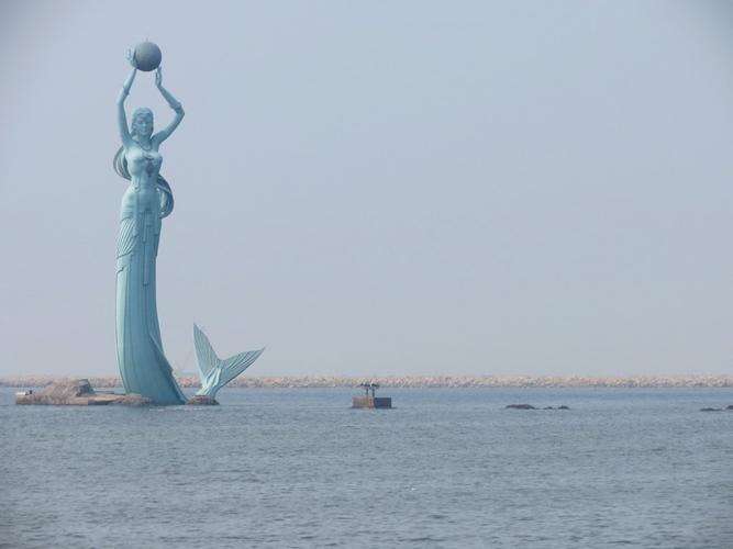 美人鱼|||辽宁营口鲅鱼圈海上景色,海上美人鱼.