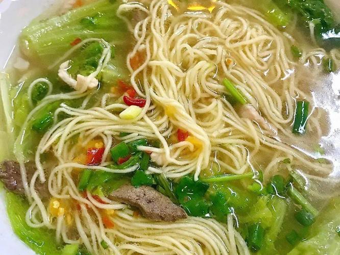 伊面汤是很多三亚人早餐的最爱了,第一口汤头总是这么鲜甜~不会有过分