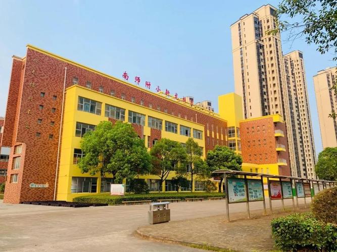 南师附小新龙校区 报名流程:8月8日-8月12日家长网上报名;8月20日
