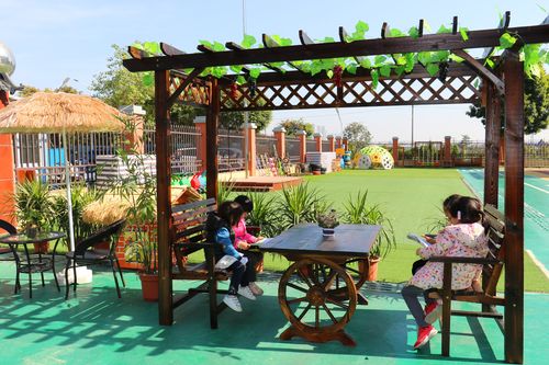 写美篇  我园根据园情,立足本土,紧扣"农"字做文章,让幼儿园的环境,区