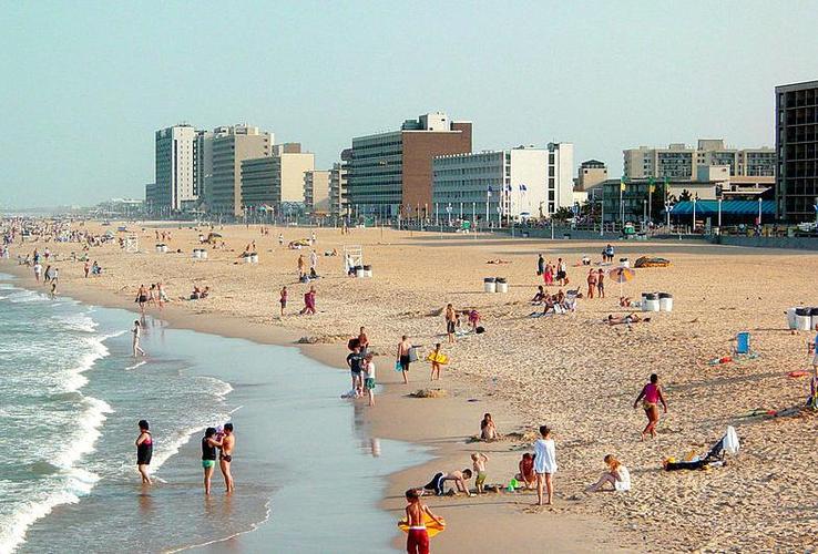 的东海岸冲浪锦标赛以及北美的沙滩足球锦标赛,都在弗吉尼亚海滩举行