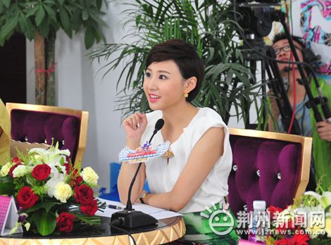 三个女人一台戏 荆视新主播评委"很犀利"