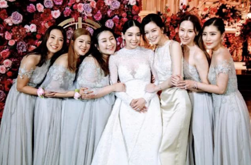 何超盈为香港名媛严纪雯婚礼担任伴娘