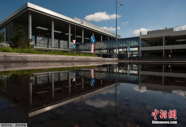 顿涅茨克机场航班全数延期(组图)
