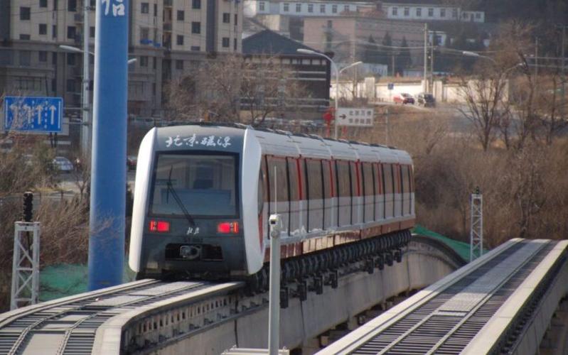 【北京地铁s1线】列车进出站