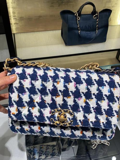 chanel 老花19包  4840美金_香奈儿怎么样_时尚_箱包