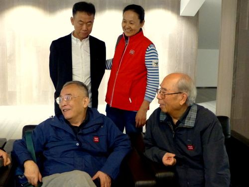 伍必端,张郎郎先生和伍军军小姐