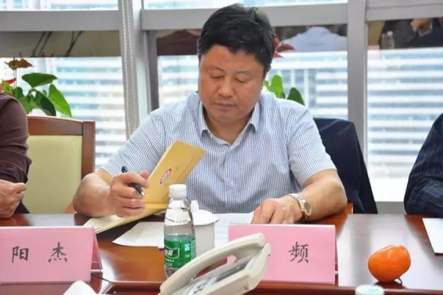 会议由李频主持,学会会长杨文明