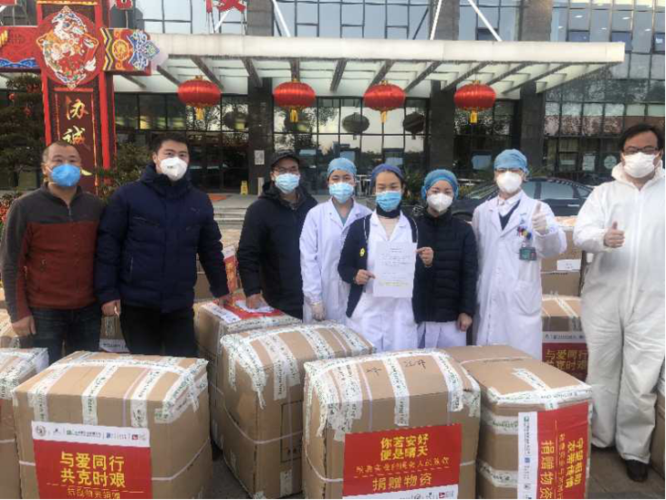 捐赠物资抵达武汉方舱医院