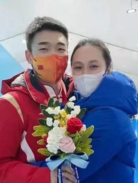 本以为是普通师姐弟高亭宇说张虹是理想型网友直呼太腻歪