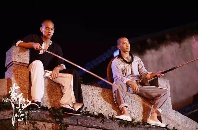 《三城记》中,他是收破烂的穷小子,海报上印的汤唯和拎青云