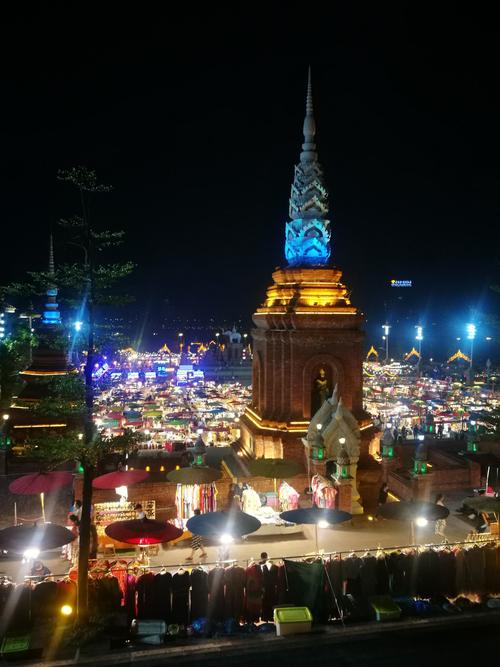 西双版纳的夜色明珠---告庄西双景星光夜市