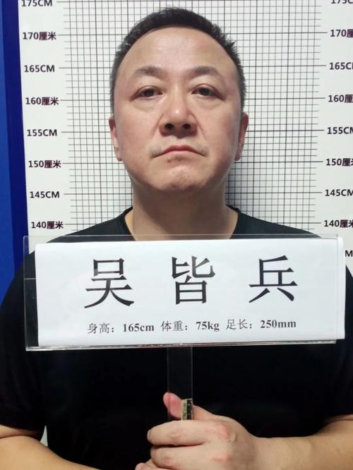 特此通告 铜陵市公安局 2020年10月30日 犯罪嫌疑人盛