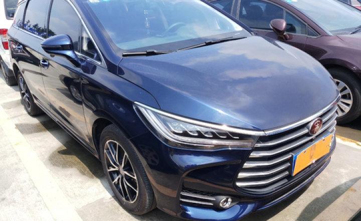 比亚迪 2018款 宋max 1.5t 自动智联尊享型 6座