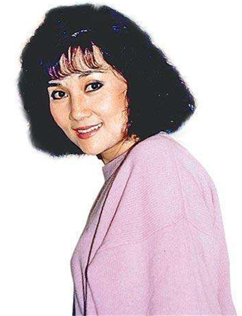 在涂谷苹之前,金士杰遭遇过感情上的创伤,曾经与年长自己6岁的女演员