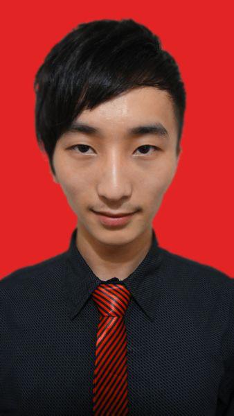 求换证件照红底背影